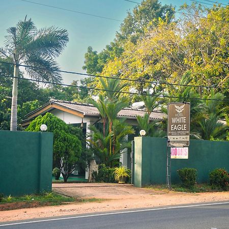 White Eagle Hotel Sigiriya Exteriör bild
