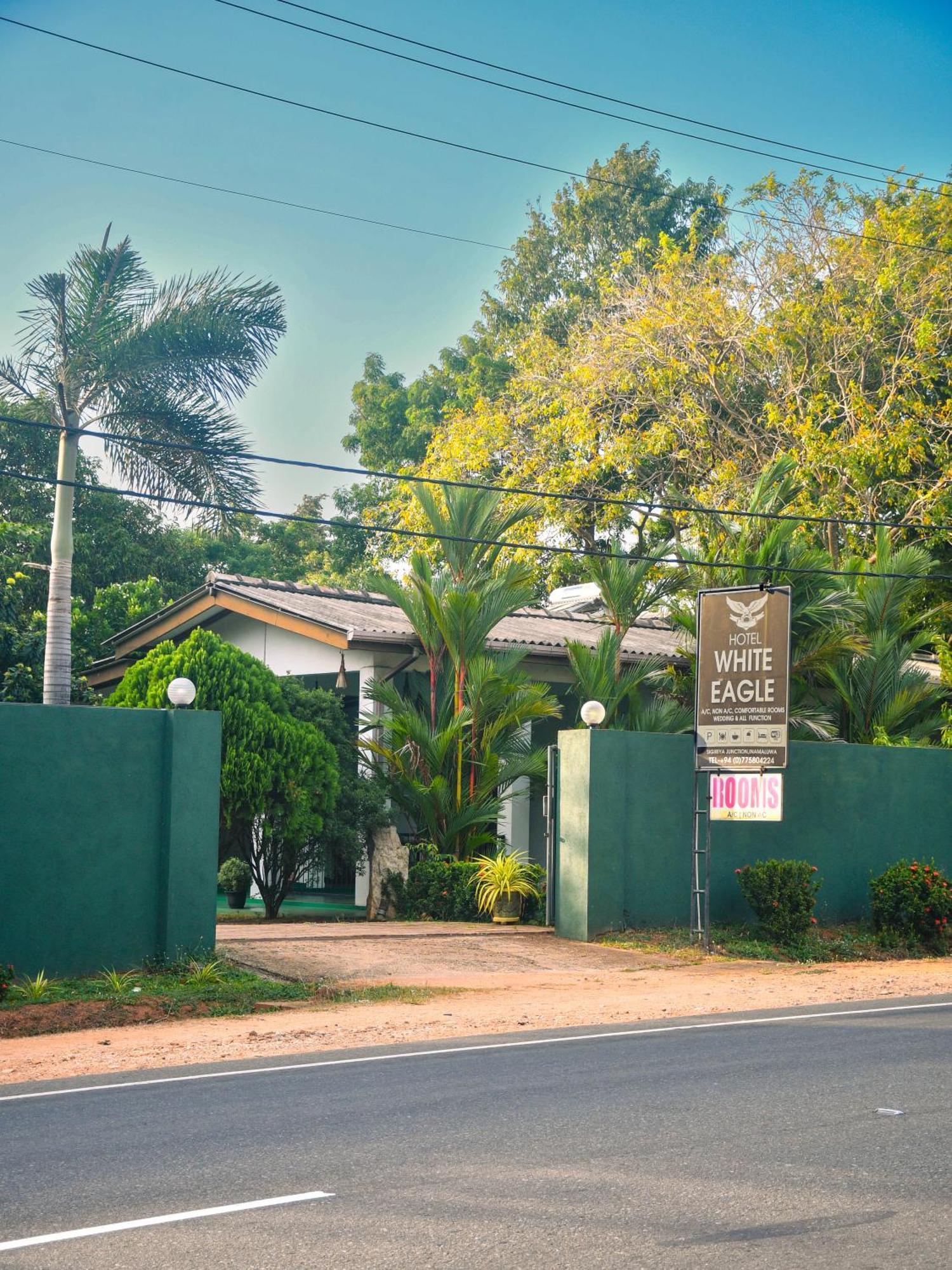 White Eagle Hotel Sigiriya Exteriör bild