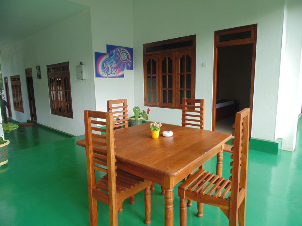 White Eagle Hotel Sigiriya Exteriör bild