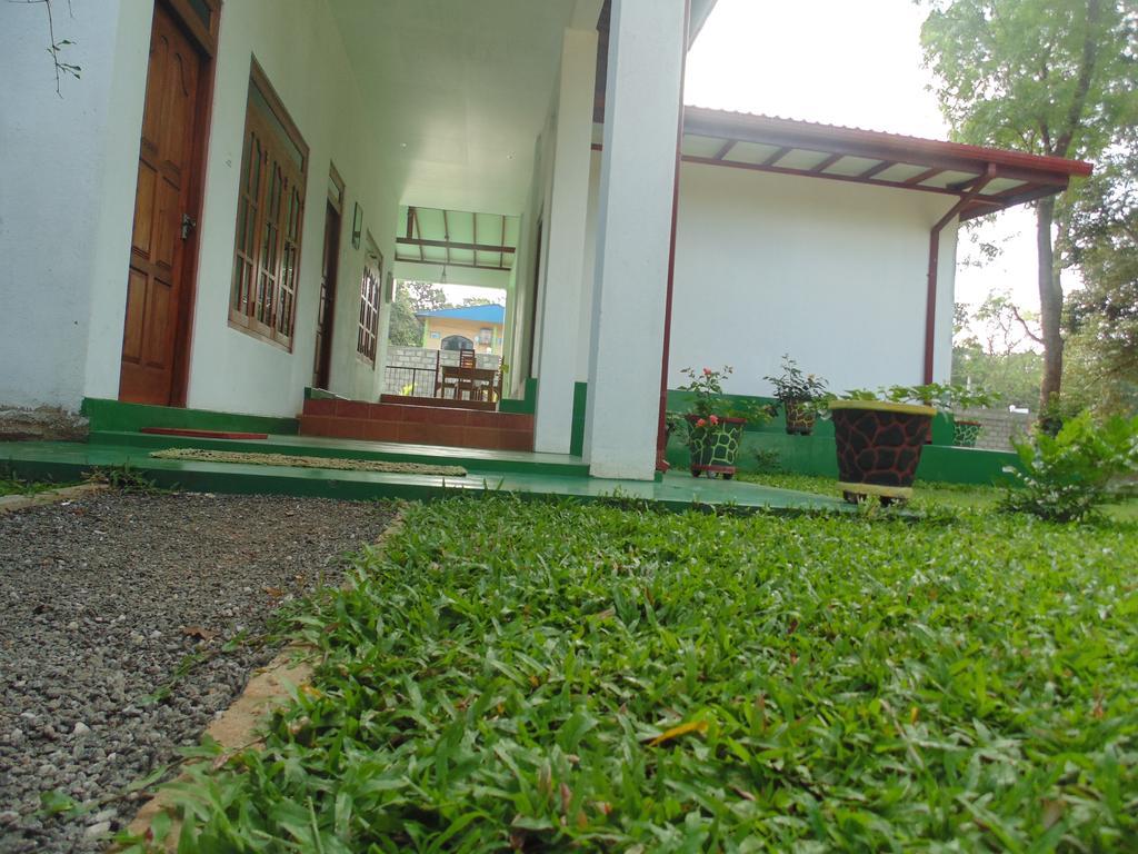 White Eagle Hotel Sigiriya Exteriör bild