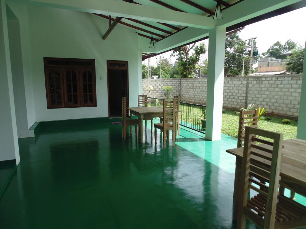 White Eagle Hotel Sigiriya Exteriör bild