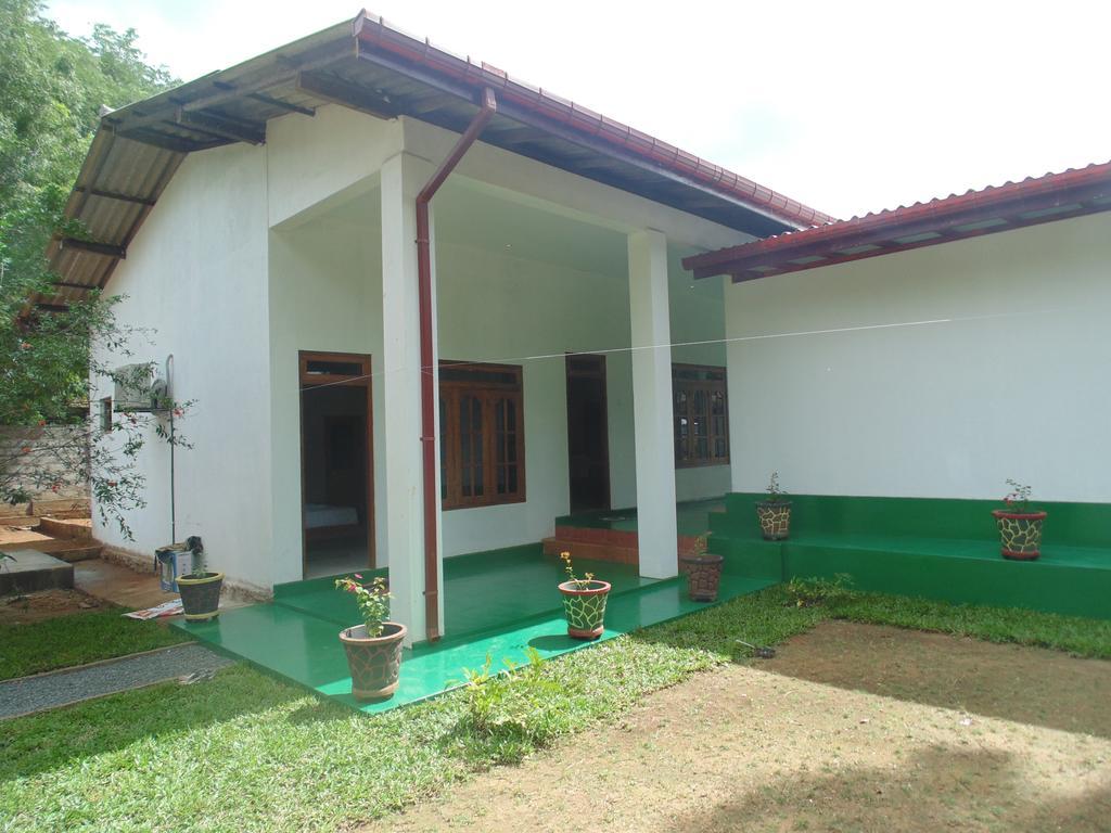 White Eagle Hotel Sigiriya Exteriör bild